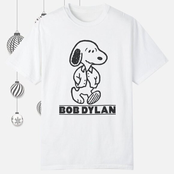 Michelle
L Other - Snoopy Bob Dylan Music Cartoon Mashup Graphic Retro Band Fan Casual T-Shirt .